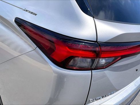 Used 2022 Mitsubishi Outlander ES AWD/4WD image 28