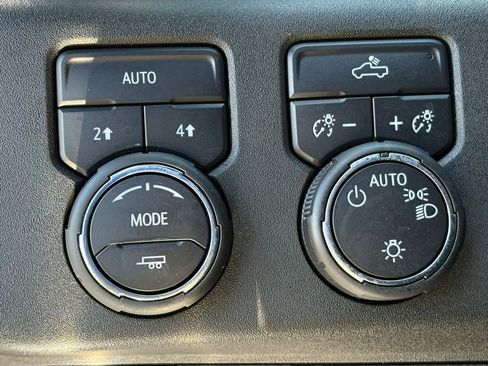 Used 2023 Chevrolet Silverado 1500 LT AWD/4WD image 31