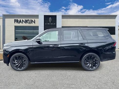 New 2026 Lincoln Navigator Reserve w/ Jet Appearance Package AWD/4WD image 4