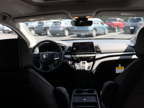 Used 2026 Honda Odyssey Elite image 19