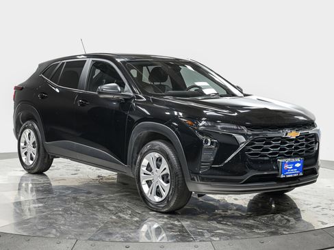 Used 2025 Chevrolet Trax LS FWD image 10