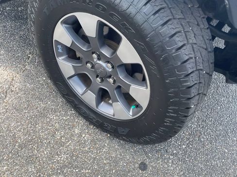 Used 2018 Jeep Wrangler Unlimited Sahara AWD/4WD image 7