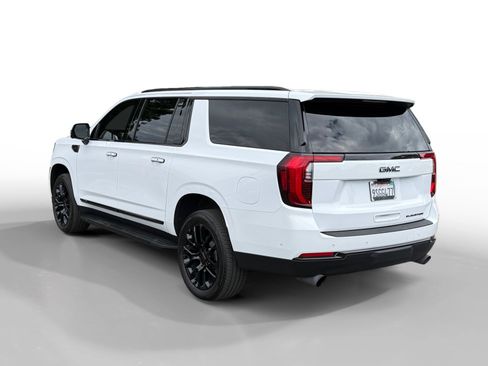 Used 2025 GMC Yukon XL Elevation w/ Technology Package AWD/4WD image 3