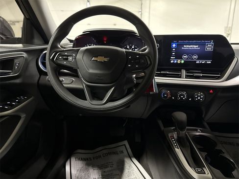 Used 2024 Chevrolet Trax LS w/ LS Convenience Package image 11