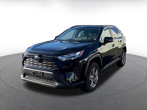 Used 2025 Toyota RAV4 XLE image 4