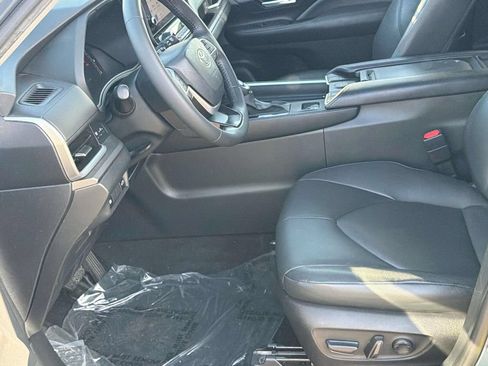 Certified 2024 Toyota Grand Highlander FWD image 25