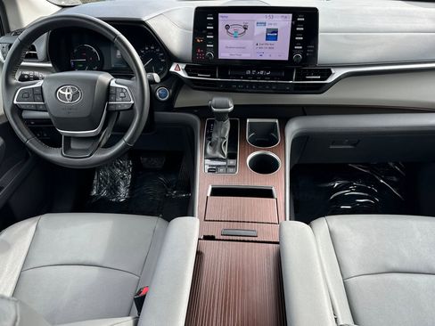 Used 2023 Toyota Sienna XLE image 15