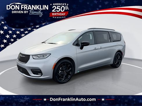 New 2026 Chrysler Pacifica Select w/ S Appearance Package FWD image 1