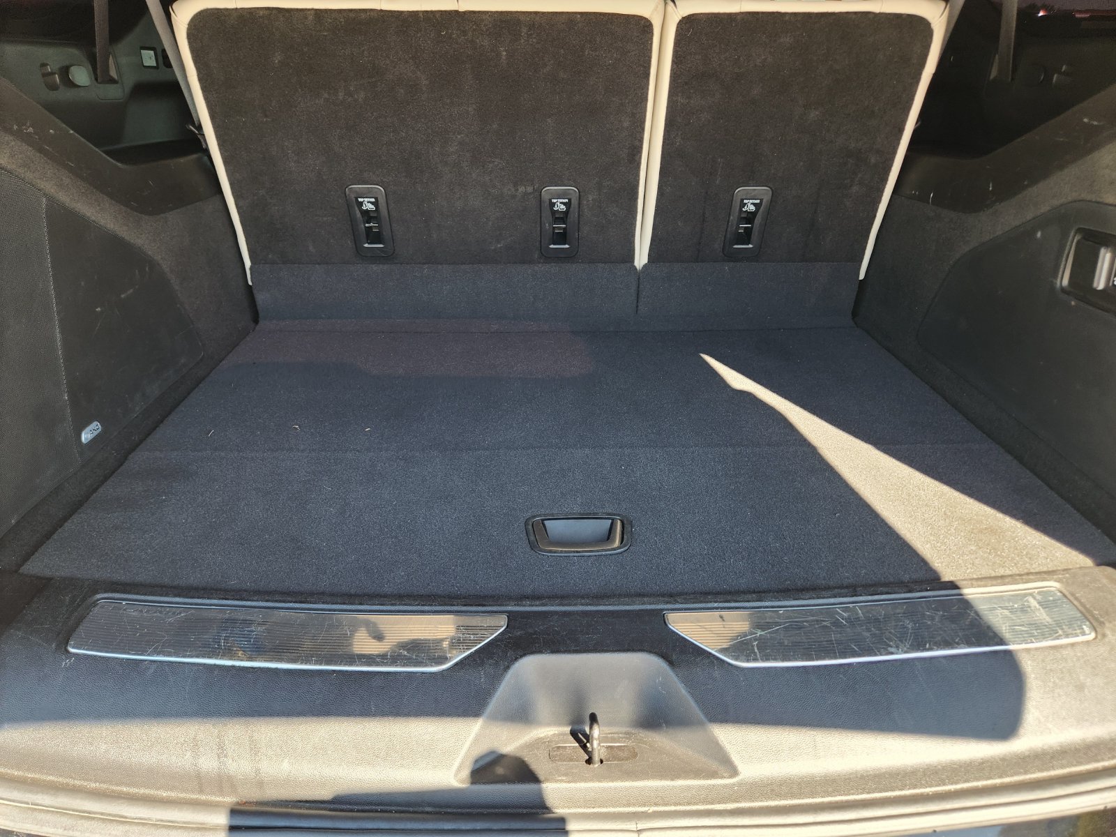 Used 2024 Cadillac Escalade ESV Sport RWD image 35