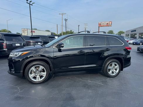 Used 2017 Toyota Highlander Limited AWD/4WD image 2