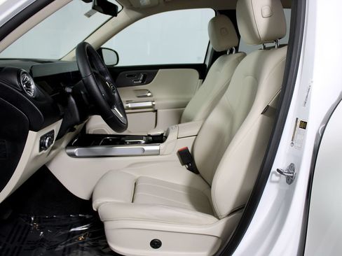 Used 2023 Mercedes-Benz GLB 250 image 8