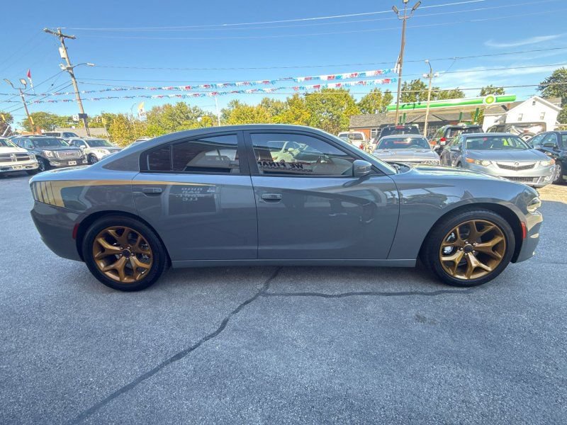 Used 2018 Dodge Charger SXT RWD image 4