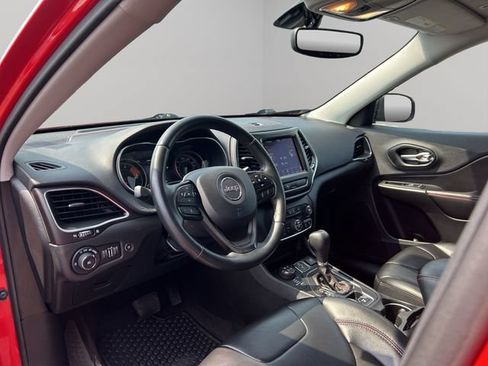 Used 2019 Jeep Cherokee Trailhawk w/ Comfort & Convenience Group AWD/4WD image 36