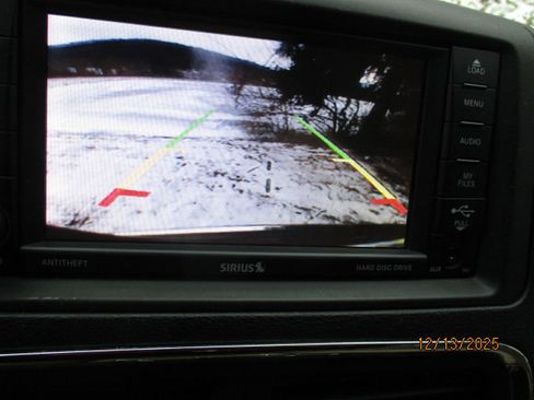 Used 2016 Dodge Grand Caravan SXT w/ UConnect Hands-Free Group image 18