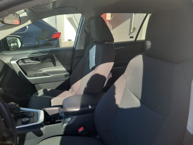 Used 2025 Toyota RAV4 XLE AWD/4WD image 21