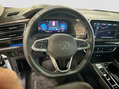 Certified 2025 Volkswagen Atlas SEL AWD/4WD image 11