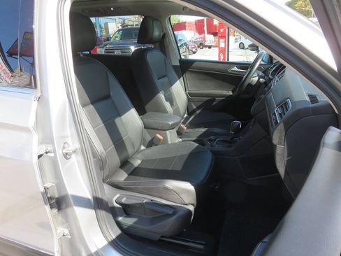 Used 2019 Volkswagen Tiguan SE w/ Panoramic Sunroof Package AWD/4WD image 11