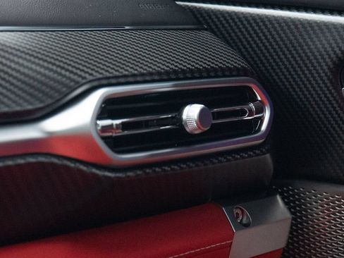 Used 2025 Aston Martin Vanquish RWD image 32