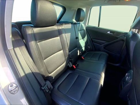 Used 2012 Volkswagen Tiguan SE image 19