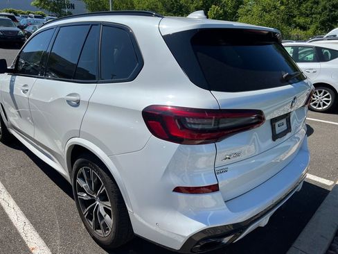 Used 2022 BMW X5 xDrive40i w/ M Sport Package AWD/4WD image 4