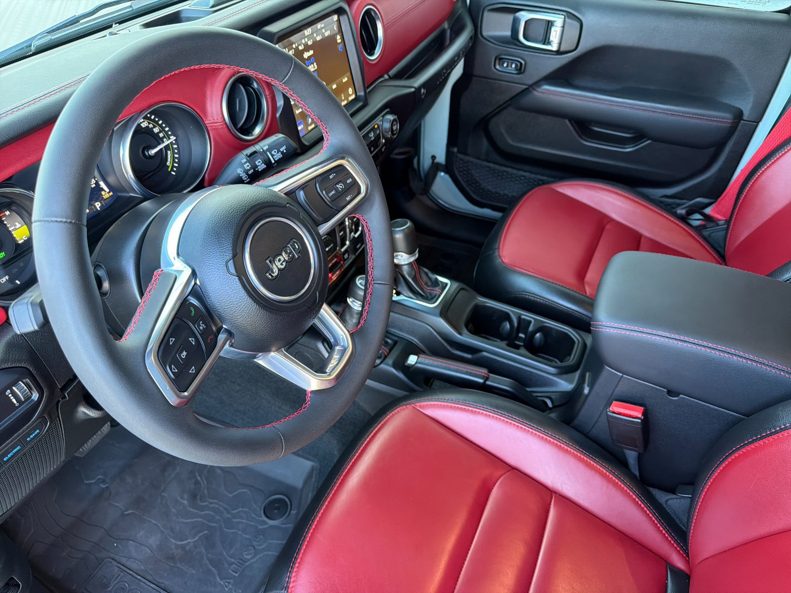 Used 2023 Jeep Wrangler Unlimited Rubicon 4xe AWD/4WD image 10
