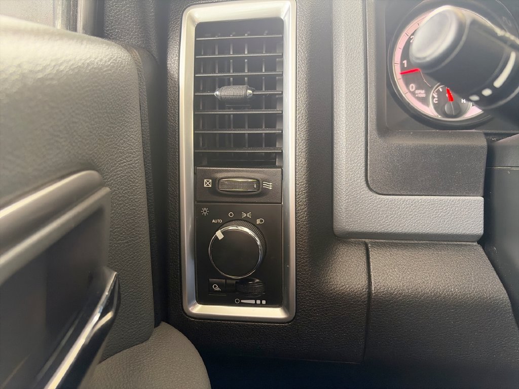 Used 2020 RAM 1500 Classic SLT RWD image 18