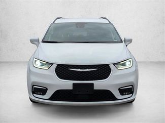 Used 2022 Chrysler Pacifica Touring-L video 2