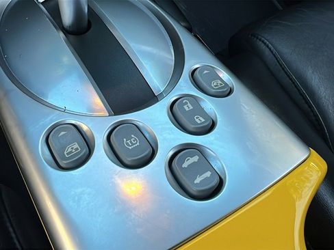 Used 2005 Chevrolet SSR w/ Preferred Equipment Group image 26