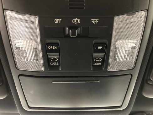 Used 2016 Toyota RAV4 SE image 17