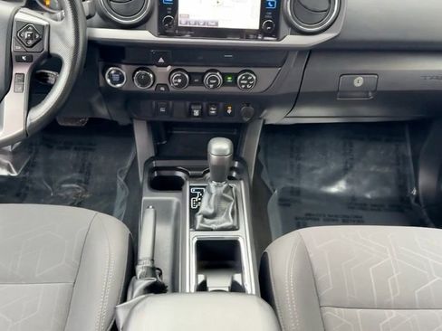 Used 2019 Toyota Tacoma TRD Off-Road image 12