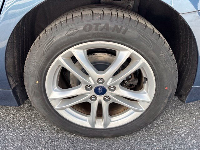Used 2018 Ford Fusion SE w/ Fusion SE Technology Package FWD image 11