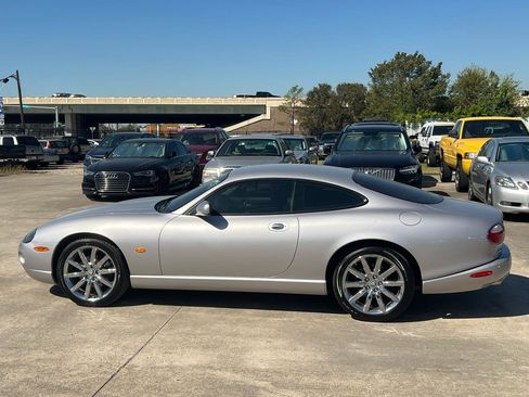 Used 2006 Jaguar XK8 Coupe RWD image 4