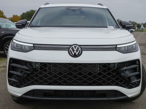New 2026 Volkswagen Tiguan SE R-Line image 4