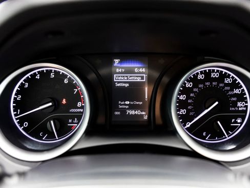 Used 2021 Toyota Camry LE image 32