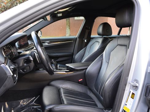 Used 2019 BMW 530i xDrive w/ Convenience Package image 10