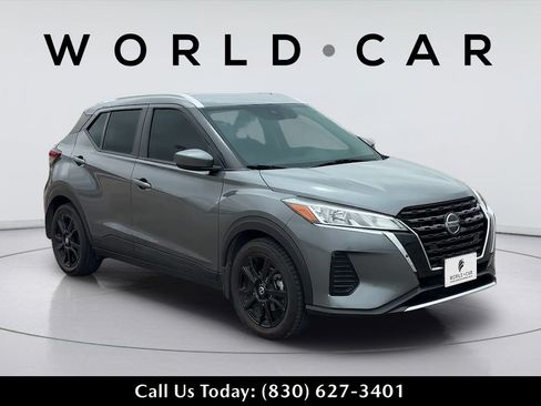 Used 2021 Nissan Kicks SV FWD image 1