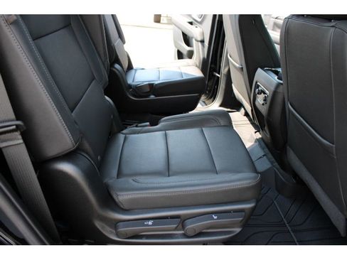 Used 2023 Chevrolet Tahoe Z71 w/ Luxury Package image 30