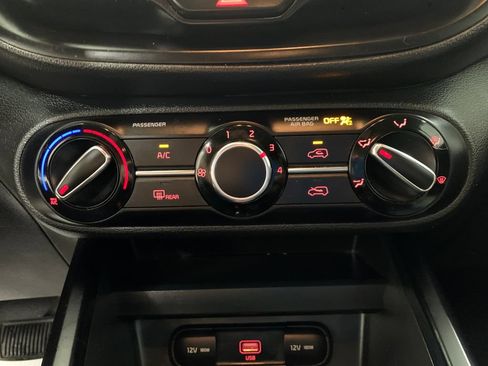 Used 2022 Kia Soul LX w/ Technology Package FWD image 7