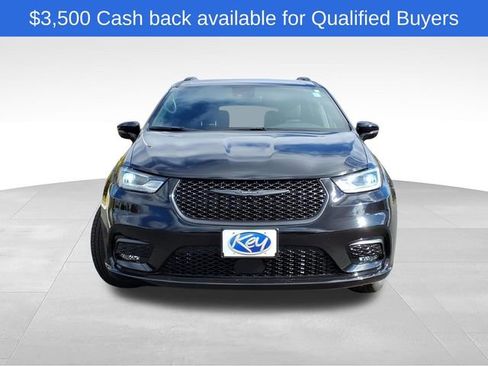 New 2026 Chrysler Pacifica Select w/ S Appearance Package image 2