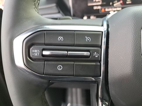 Used 2024 GMC Acadia Elevation w/ Luxury Package image 18