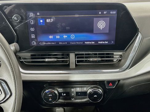 Used 2026 Chevrolet Trax LT FWD image 19