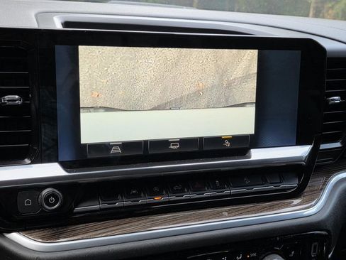 Used 2022 Chevrolet Silverado 1500 LT Trail Boss w/ Convenience Package II image 12