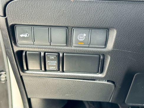 Used 2022 Nissan Armada SL w/ Captain's Chairs Package RWD image 11
