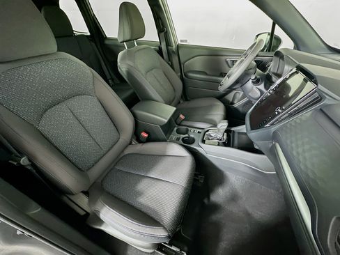 Used 2025 Subaru Forester Premium image 30