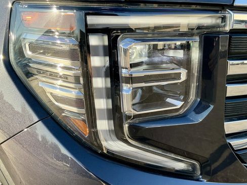 Used 2022 GMC Sierra 1500 SLT image 8