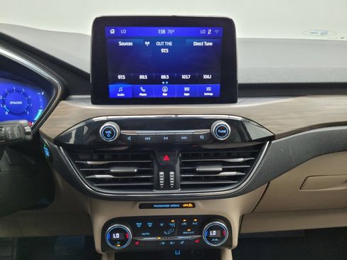 Used 2020 Ford Escape Titanium image 25