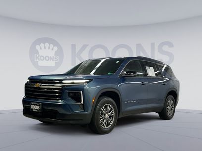 Used 2025 Chevrolet Traverse LT