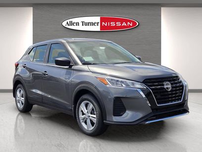 New 2025 Nissan Kicks Play S