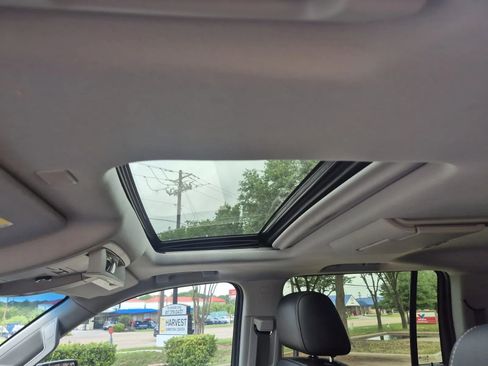 Used 2018 Chevrolet Suburban Premier image 19