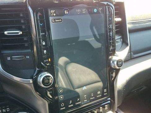 Used 2023 RAM 1500 Laramie AWD/4WD image 3